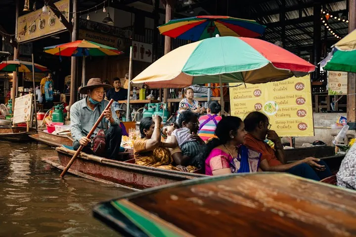 Damnoen Saduak Floating Market and Grand Palace Tour by OYG Holidays
