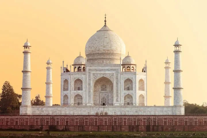 Taj Mahal Sunrise Guided Tour by OYG Holidays