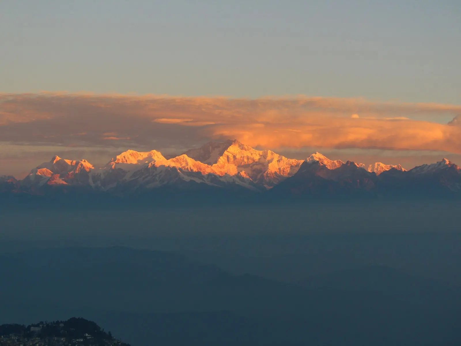 Silhouette of mountains during sunset Kanchenjunga is the third highest mountain in the world, lies between India and Nepal: Darjeeling and Sikkim holiday packa